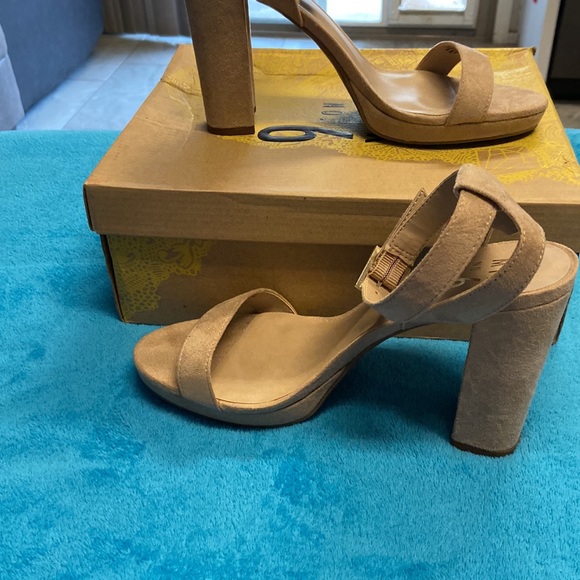 Mix No. 6 Trina Platform Sandal - Picture 2 of 6